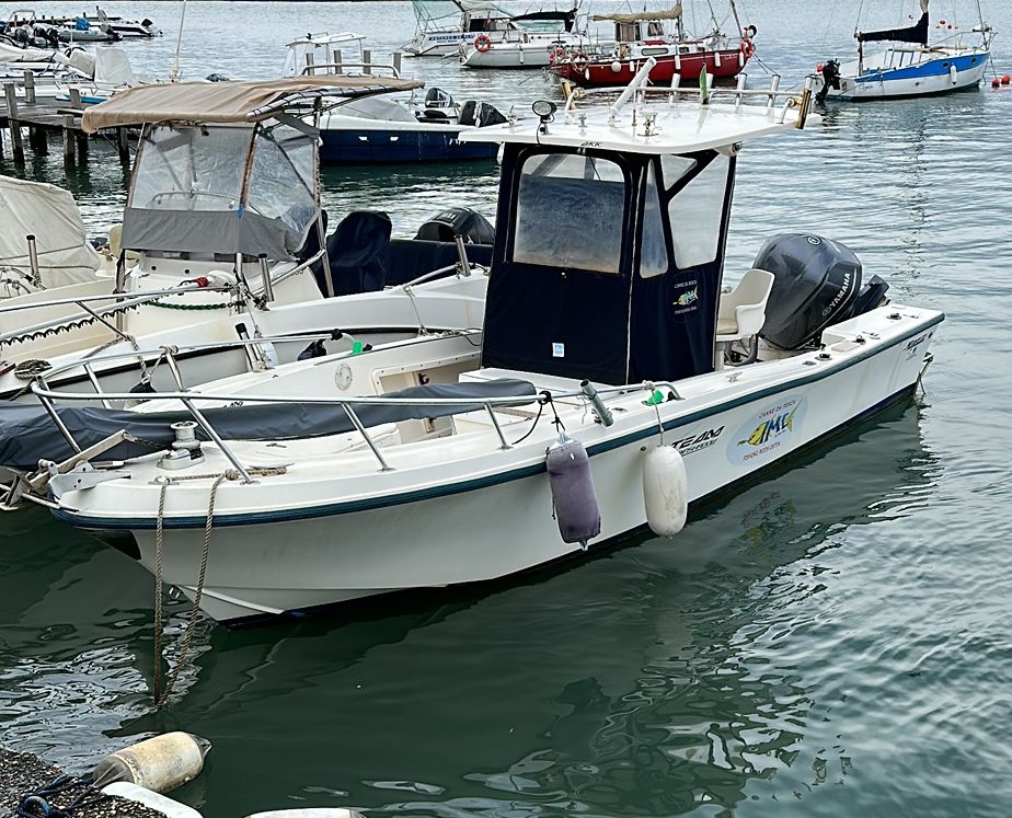 << VENDUTO >> Mako 221 CC + 250 hp Yamaha (2018) + Aux Suzuki 15 hp<br><a href=dettaglio.aspx?Id=258 >VAI ALLA SCHEDA</a>